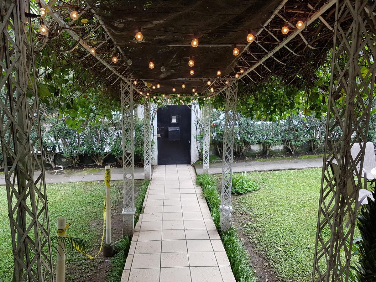 Hostal Aqui Me Quedo San Pedro Sula Kültér fotó