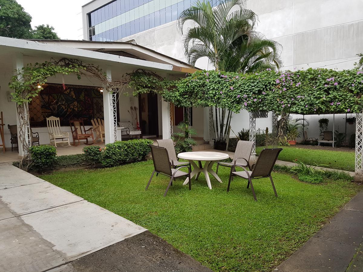 Hostal Aqui Me Quedo San Pedro Sula Kültér fotó